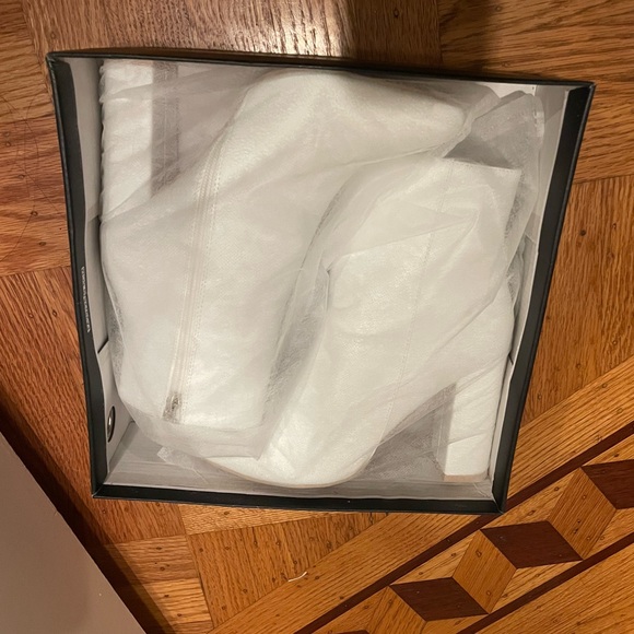 PrettyLittleThing Behati White Faux Leather Ankle Boot - Picture 7 of 12